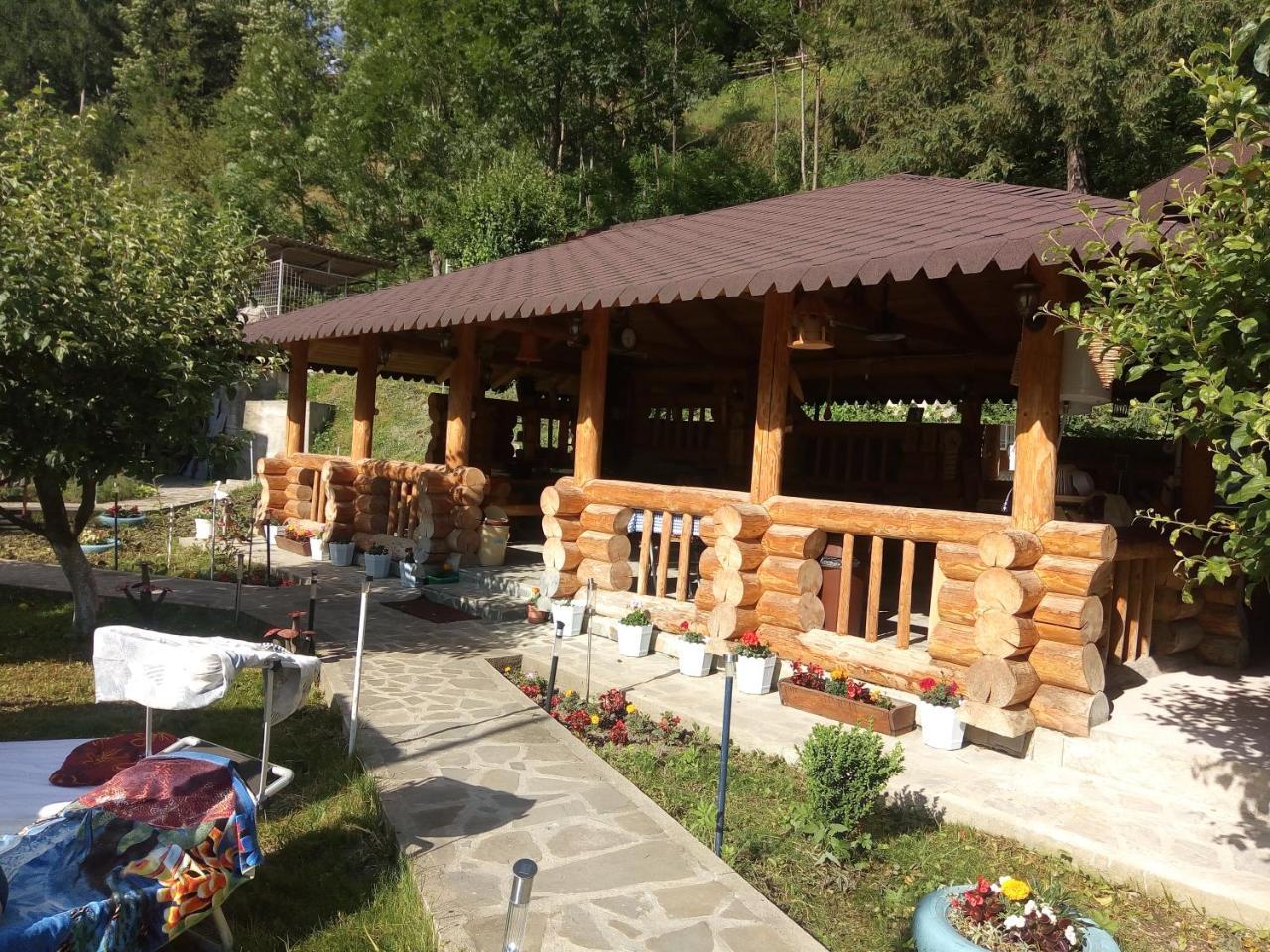 Pensiunea Serbeca Brosteni ภายนอก รูปภาพ