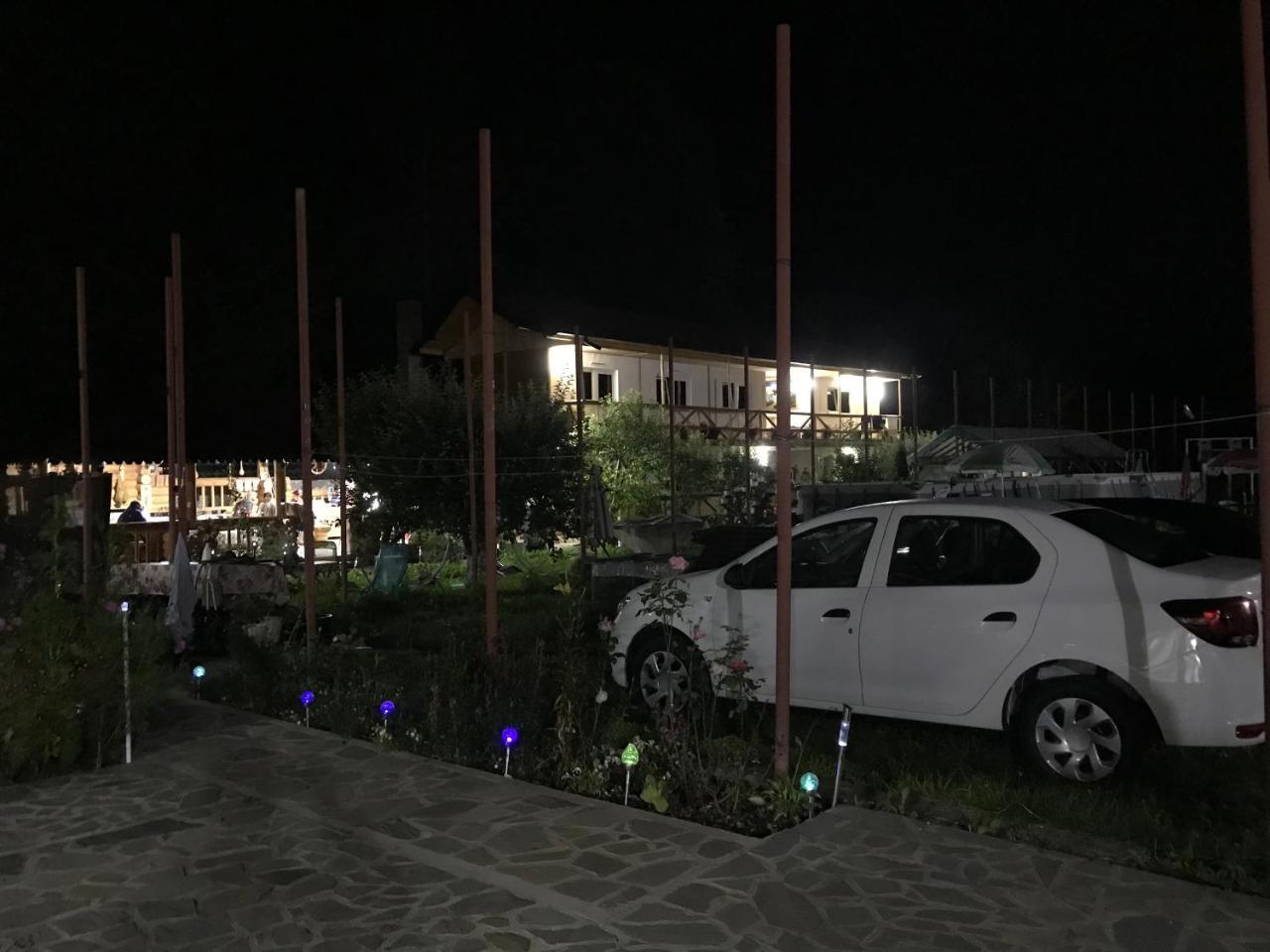Pensiunea Serbeca Brosteni ภายนอก รูปภาพ